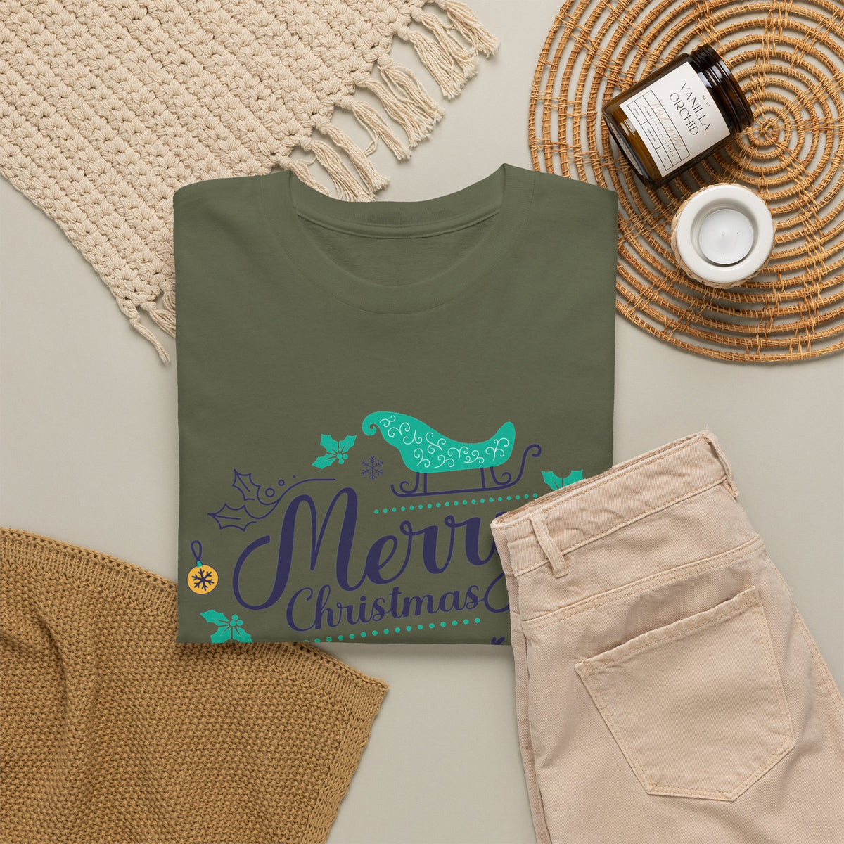 Merry Christmas Shirt, Elegant Holiday Graphic Tee, Festive Christmas Typography T-Shirt, Cute Winter Holiday Gift