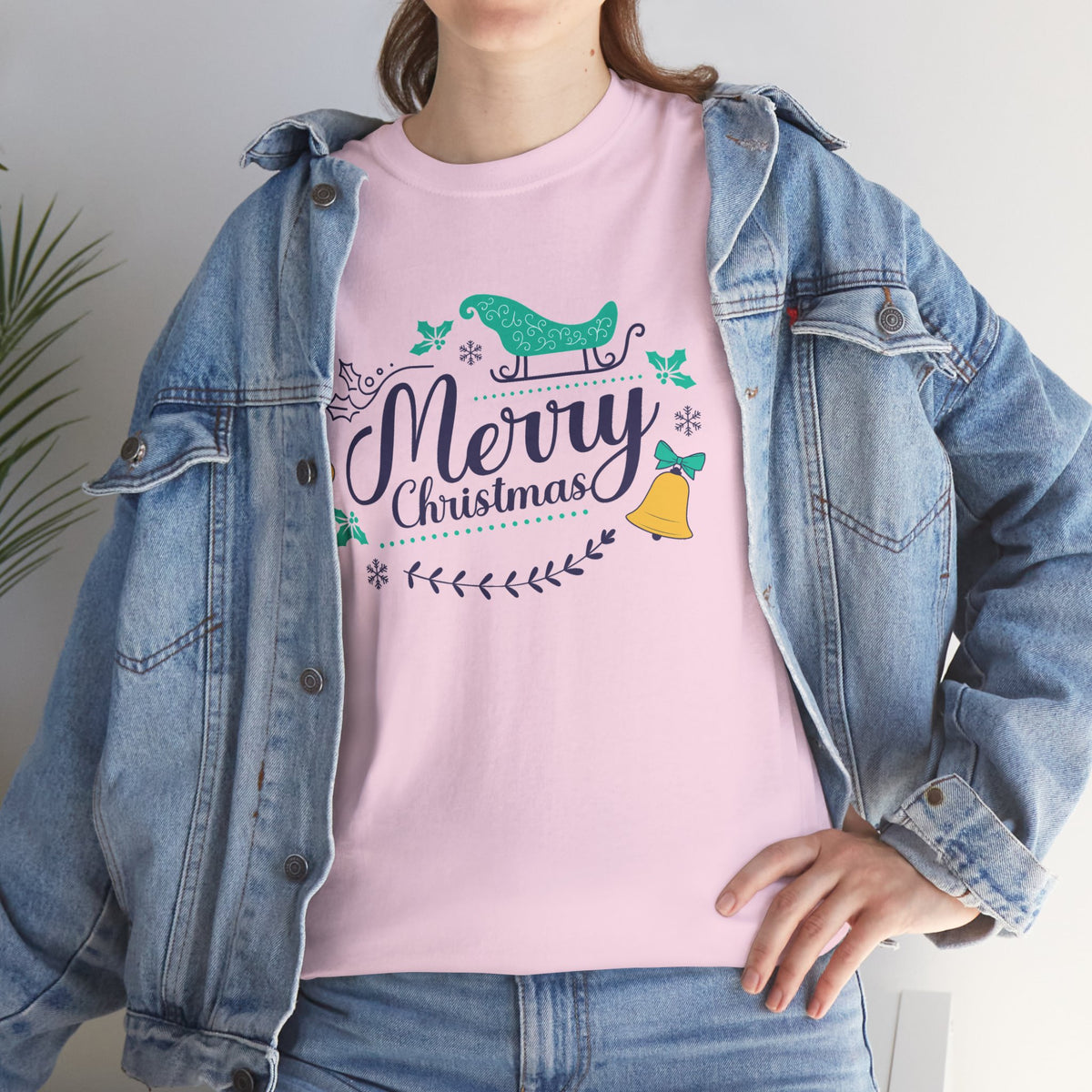 Merry Christmas Shirt, Elegant Holiday Graphic Tee, Festive Christmas Typography T-Shirt, Cute Winter Holiday Gift