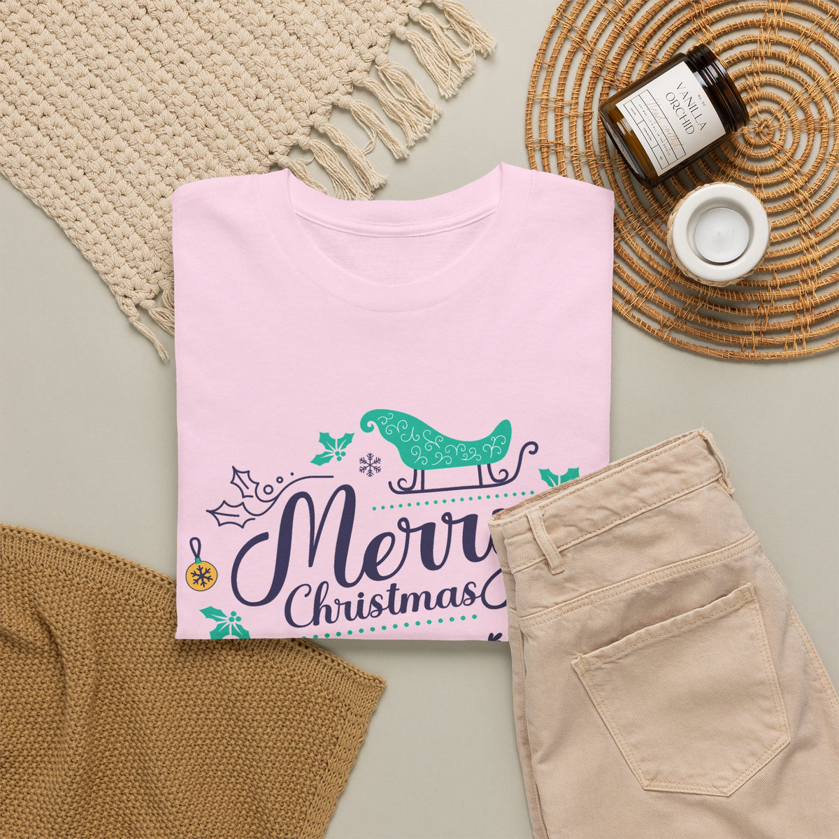 Merry Christmas Shirt, Elegant Holiday Graphic Tee, Festive Christmas Typography T-Shirt, Cute Winter Holiday Gift