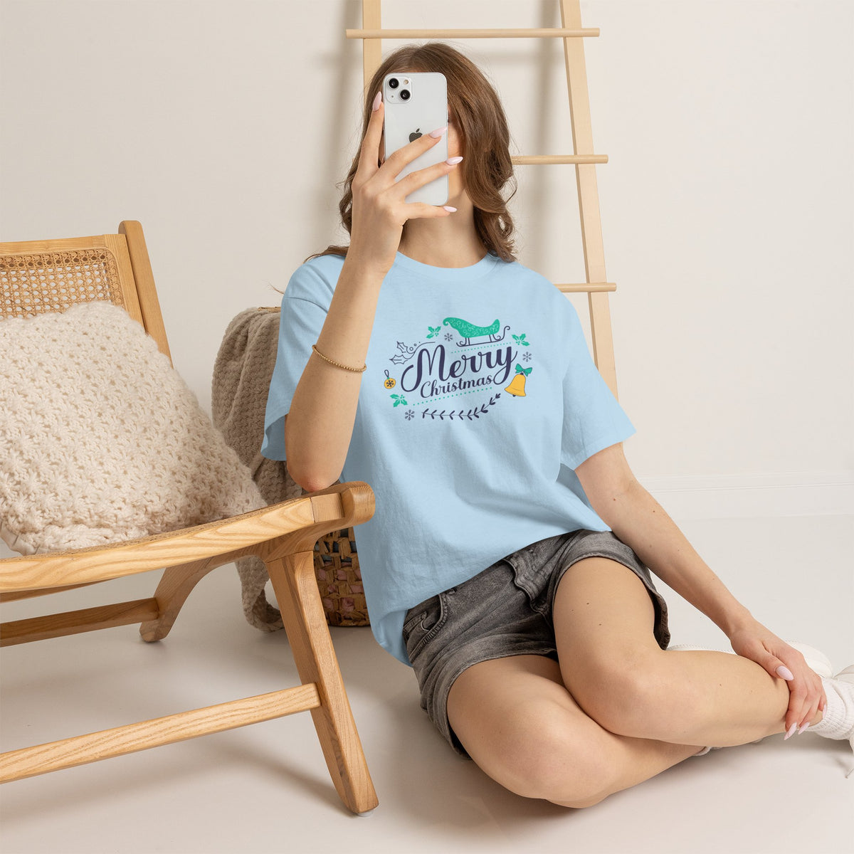 Merry Christmas Shirt, Elegant Holiday Graphic Tee, Festive Christmas Typography T-Shirt, Cute Winter Holiday Gift