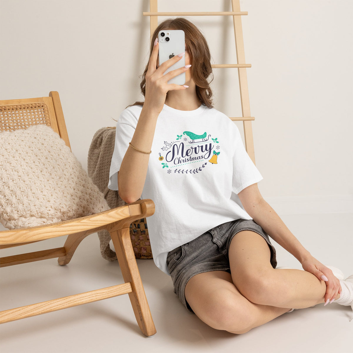 Merry Christmas Shirt, Elegant Holiday Graphic Tee, Festive Christmas Typography T-Shirt, Cute Winter Holiday Gift